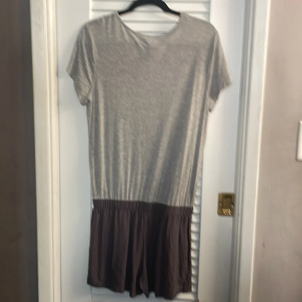Barney’s New York NWOT Casual TeeShirt Romper With Side Pockets. Size Small